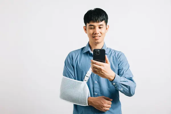Broken Arm Man Wears Splint Handles Smartphone Happy Asian Woman — Stock Photo, Image