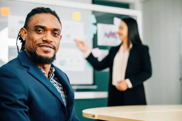 Office Meeting Black Businessman Charismatic Ceo Leader Smiles Camera His — Stock Photo, Image