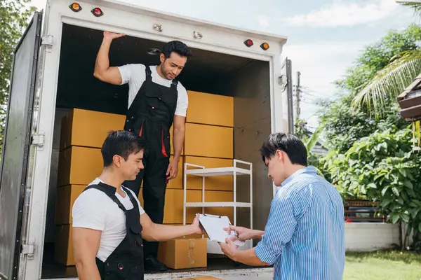 Couple Pleased Signs Delivery Checklist Professional Movers Help Furniture Lifting — Stock Photo, Image