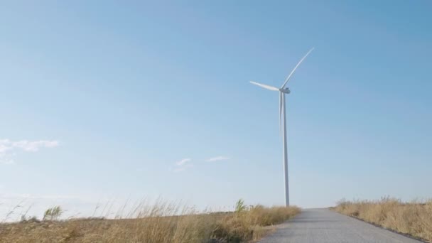 Górska Farma Wiatraków Oznacza Zrównoważone Innowacje Turbiny Wykorzystują Czystą Energię — Wideo stockowe