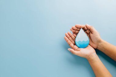 Dünya Su Günü 'nü el ele tutuşup kağıt kesimiyle kutlayın. Suyu korumak, hijyeni korumak ve çevreyi her damlasına kadar korumak. CSR