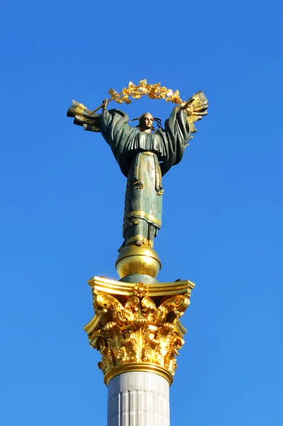 キエフの独立記念碑 独立したウクライナの概念ベクトル図 — ストックベクタ