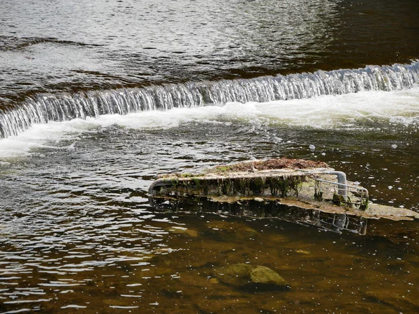 Água Natureza Pequena Cachoeira Rio Com Água Pura Pedras — Fotografia de Stock