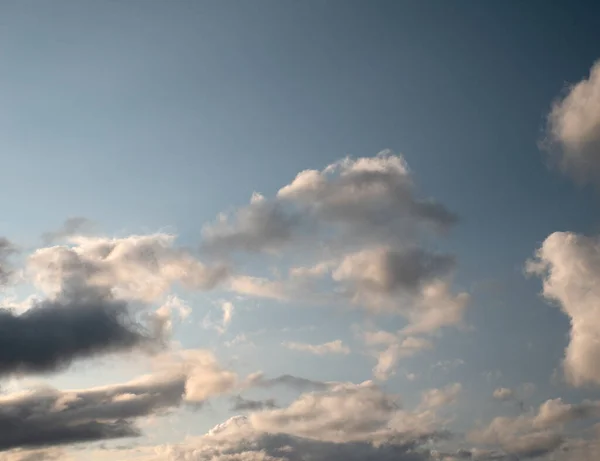 Cielo Tormentoso Con Fondo Nubes Blancas Grises Hermosa Foto Del —  Fotos de Stock