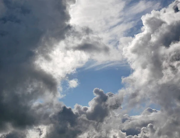 天空中的云彩相框 美丽的天空照片 — 图库照片