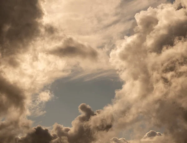 Nubes Sobre Atardecer Tormentoso Cielo Fondo — Foto de Stock