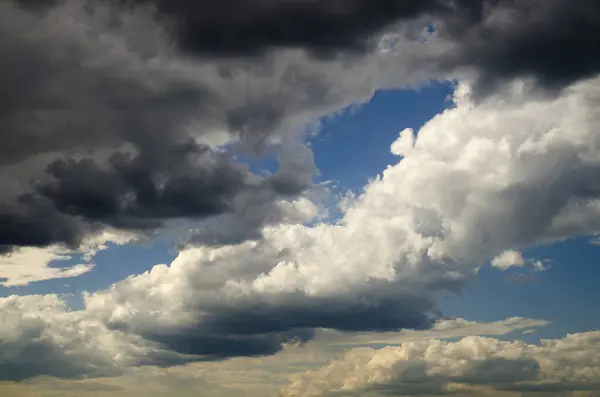 暴风雨的天空和云自然照片背景 — 图库照片