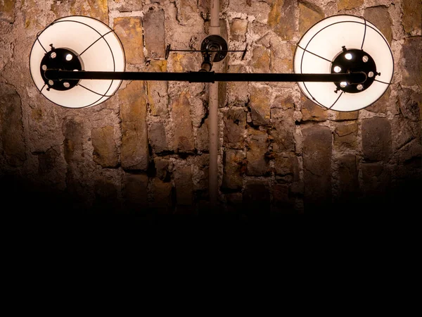 Старые Старинные Лампы Стене Темной Комнате Фон Мрачный Свет — стоковое фото