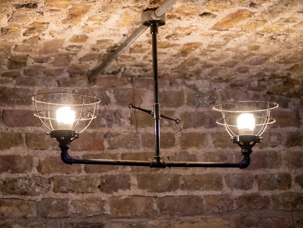 Alte Antike Lampen Der Wand Vor Dunklem Hintergrund Düsteres Licht — Stockfoto