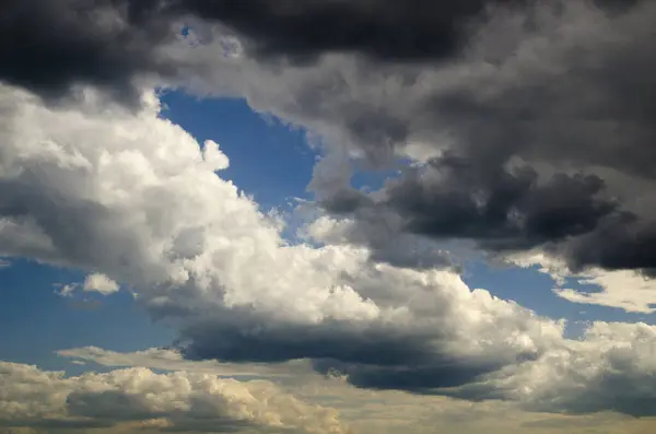 暴风雨的天空和云自然照片背景 — 图库照片