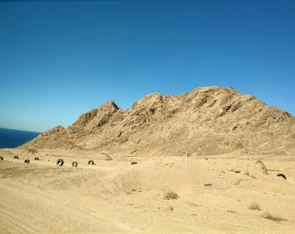 さびれた風景で行き詰まったシナイ砂漠 — ストック写真