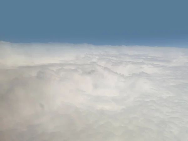 Uçaktan Görüldükleri Gibi Bulutlar Bulutların Arka Planı Olan Gökyüzü Kabarık — Stok fotoğraf