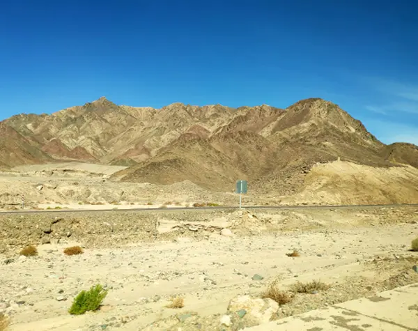 시나이 사막을 통과하는 벽지와 — 스톡 사진