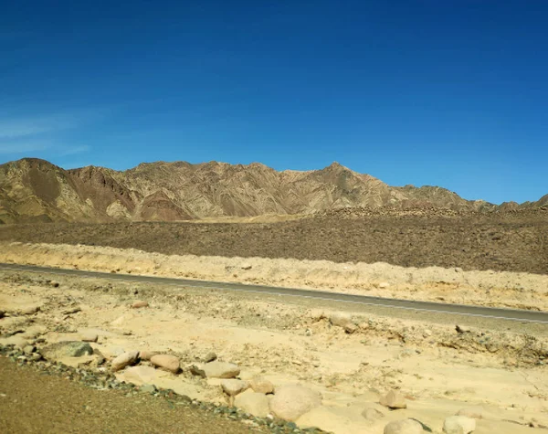 Estrada Deserto Sinai Fundo Pitoresco Com Montanhas Colinas Papel Parede — Fotografia de Stock