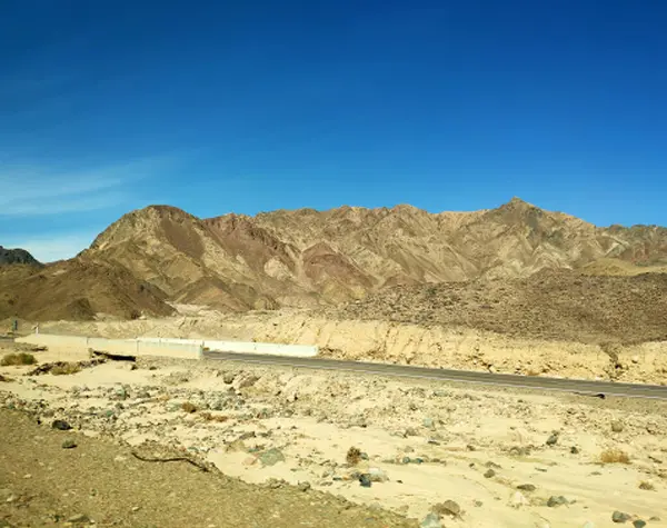 シナイ砂漠の橋 山や丘と絵のように美しい背景 砂漠の風景 — ストック写真