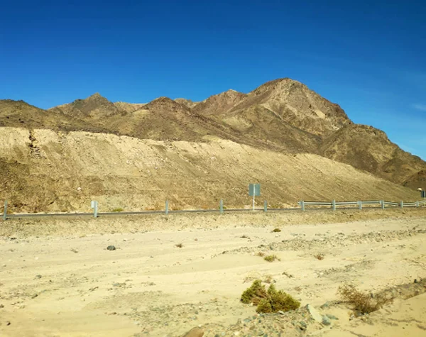 Väg Som Går Genom Sinai Desert Pittoreska Backgound Med Berg — Stockfoto