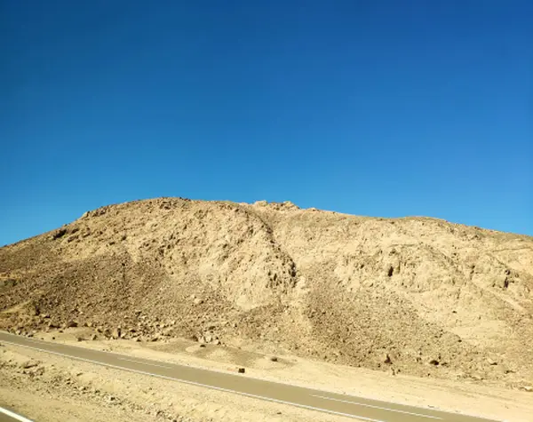 Sivatagon Keresztül Festői Háttér Hegyek Dombok Sivatagi Táj Háttérkép — Stock Fotó