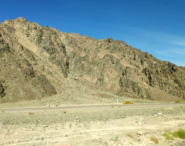 Estrada Que Atravessa Deserto Sinai Pitoresco Backgound Com Montanhas Colinas — Fotografia de Stock