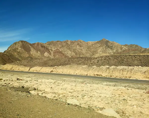 Estrada Deserto Sinai Fundo Pitoresco Com Montanhas Colinas Papel Parede — Fotografia de Stock