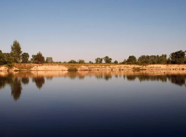 Naturliga Sjö Vatten Spegel Vacker Sommar Landskap — Stockfoto