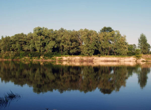 Sommaren Natur Pittoresk Bakgrund Floden Desna Och Vatten Speglar — Stockfoto