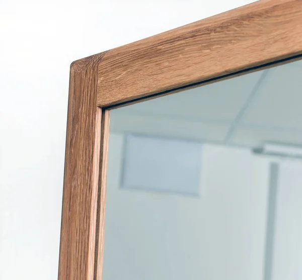 Ξύλινο Πλαίσιο Καθρέφτη Γωνία Απομονώνονται Λευκό Φόντο Ξύλινα Οικολογικά Στοιχεία — Φωτογραφία Αρχείου