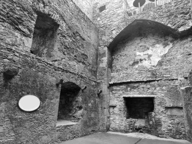İrlanda 'daki Blarney kalesinin duvarları ve pencereleri, eski Kelt kalesi ve kalesi