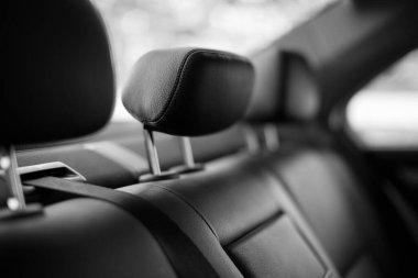 Modern bir şehir otomobilinin arka koltuğu
