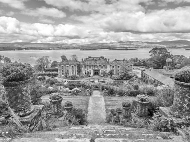 İrlanda 'da eski bir ev. Avrupa manzarası. Bantry House arka planı