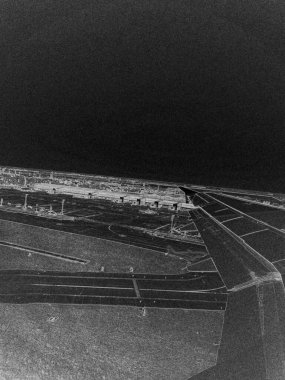 Uçak Boryspil Havalimanı, Ukrayna uçar. Uçak metal kanat yapraklara içinde parlayan
