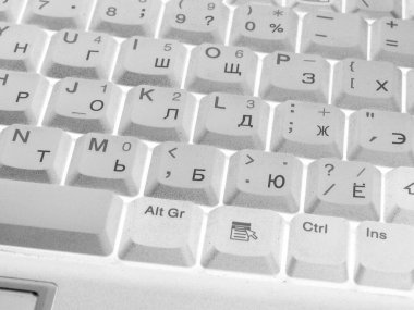 Laptop klavye kapatma arkaplanı. Rus klavyesi ve İngilizce harfler. Siyah ve beyaz fotoğraf negatif mod çizimi