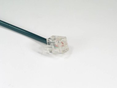 İnternet ya da telefon kablosu eklentisi beyaz arkaplan üzerinde kapalı görünüm