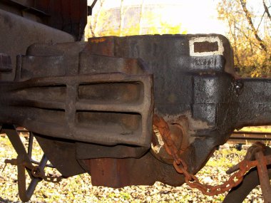 Ahşap ve Ağaç Arkaplanlı Otomotiv Lastik ve Tekerlek Sistemi