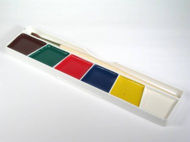 Sanatçı Paletine Renkli Akrilik Boya Damlaları