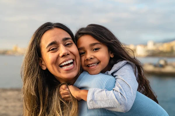 Happy Latin Mother Enjoying Time Her Child Beach Family Love — Stockfoto