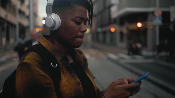 Happy African Woman Texting Message Mobile Smartphone While Waiting Public — Video Stock
