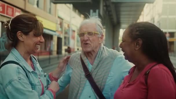 Multiracial Senior Friends Having Fun Talking While Waiting Bus Station — Stockvideo
