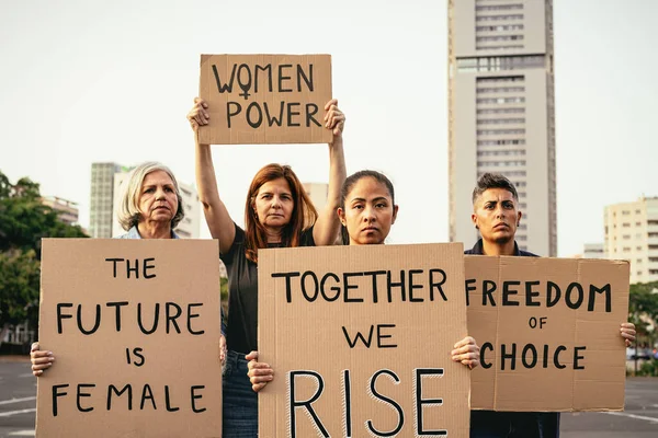 Demonstração Movimento Feminista Protestando Pelos Direitos Das Mulheres Conceito Empoderamento — Fotografia de Stock