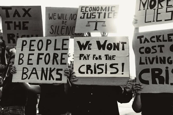 Emberek Tiltakoznak Pénzügyi Válság Globális Infláció Ellen Gazdasági Igazságszolgáltatás Fekete — Stock Fotó