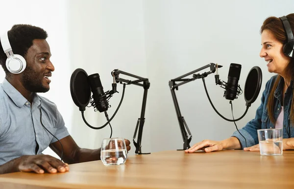 Happy Multiracial Friends Recording Podcast Man Woman Having Fun Working — Stock Photo, Image