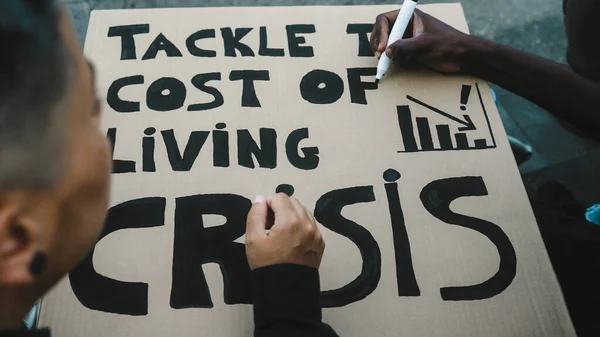 Activistas Preparando Pancartas Protesta Contra Crisis Financiera Inflación Global —  Fotos de Stock