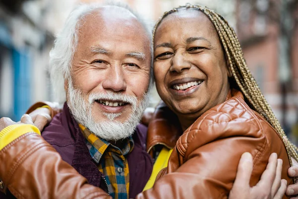 Happy Multi Rasial Potret Pasangan Senior Orang Tua Gaya Hidup — Stok Foto