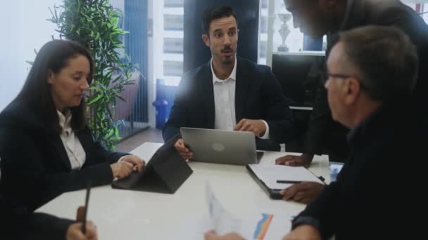 Multiracial Business Team Doing Briefing Boardroom Modern Office Brainstorming Teamwork — Stock video