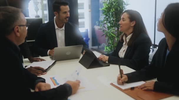 Multiracial Business Team Doing Briefing Boardroom Modern Office Brainstorming Teamwork — Stock video