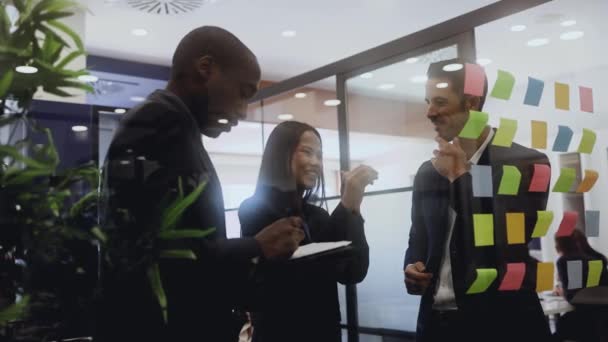 Multiracial Business Team Working Modern Office Entrepreneurship Teamwork Concept — Stock video