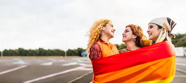 Chicas Jóvenes Felices Celebrando Festival Del Orgullo Gay Concepto Comunidad — Foto de Stock