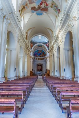 NOTO, İtalya - 12 AĞUSTOS 2021: Noto Katedrali, Sicilya, İtalya. Kilise, Sicilya barok tarzının en iyi örneklerinden biri olarak kabul edilir.