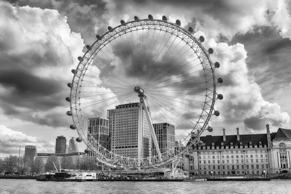 ロンドン エイプリル14 2022 象徴的なロンドン パノラマホイールをご覧ください 観覧車の高さは135メートル 443 車輪の直径は120メートル 394 である — ストック写真