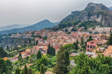 Taormina, Sicilya, İtalya şehir merkezi üzerinde hava manzarası