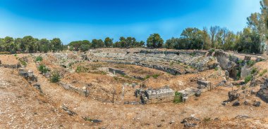 Roma Syracuse amfitiyatrosunun manzarası, İtalya 'nın Sicilya, Sicilya arkeolojik parkındaki ikonik simge.